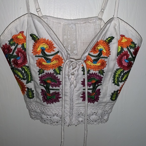Sadie & Sage Floral Embroidered Crop Top, adjustable spaghetti strap - Picture 9 of 10